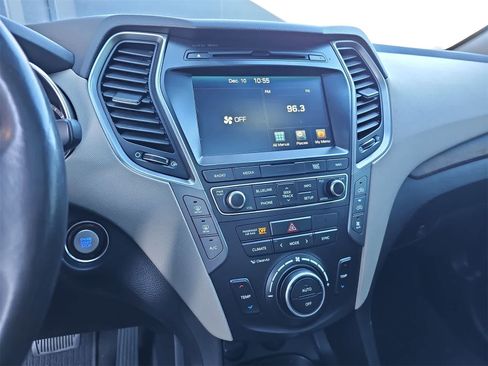 Used 2017 Hyundai Santa Fe Limited image 20