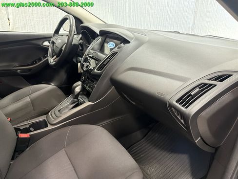 Used 2017 Ford Focus SEL w/ Cold Weather Package FWD image 5