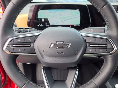 Used 2025 Chevrolet Equinox ACTIV w/ Safety and Technology Package AWD/4WD image 43