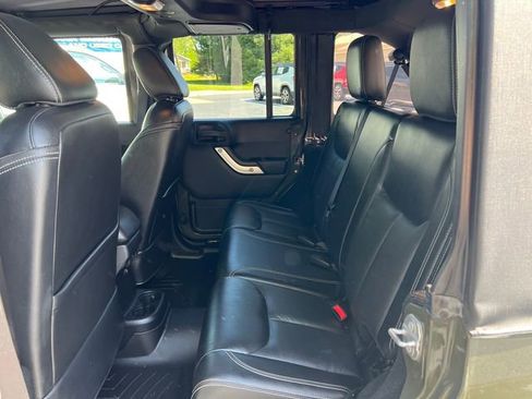 Used 2015 Jeep Wrangler Unlimited Sahara w/ Max Tow Package AWD/4WD image 5