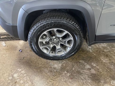 Certified 2022 Jeep Cherokee Trailhawk w/ Sun, Sound & Nav Group AWD/4WD image 11