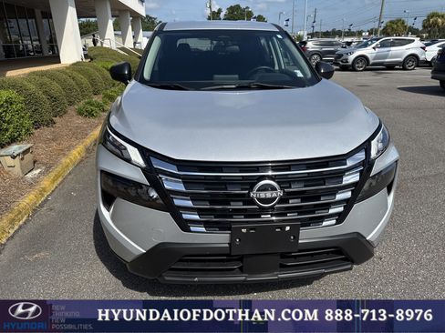 Used 2024 Nissan Rogue S FWD image 6