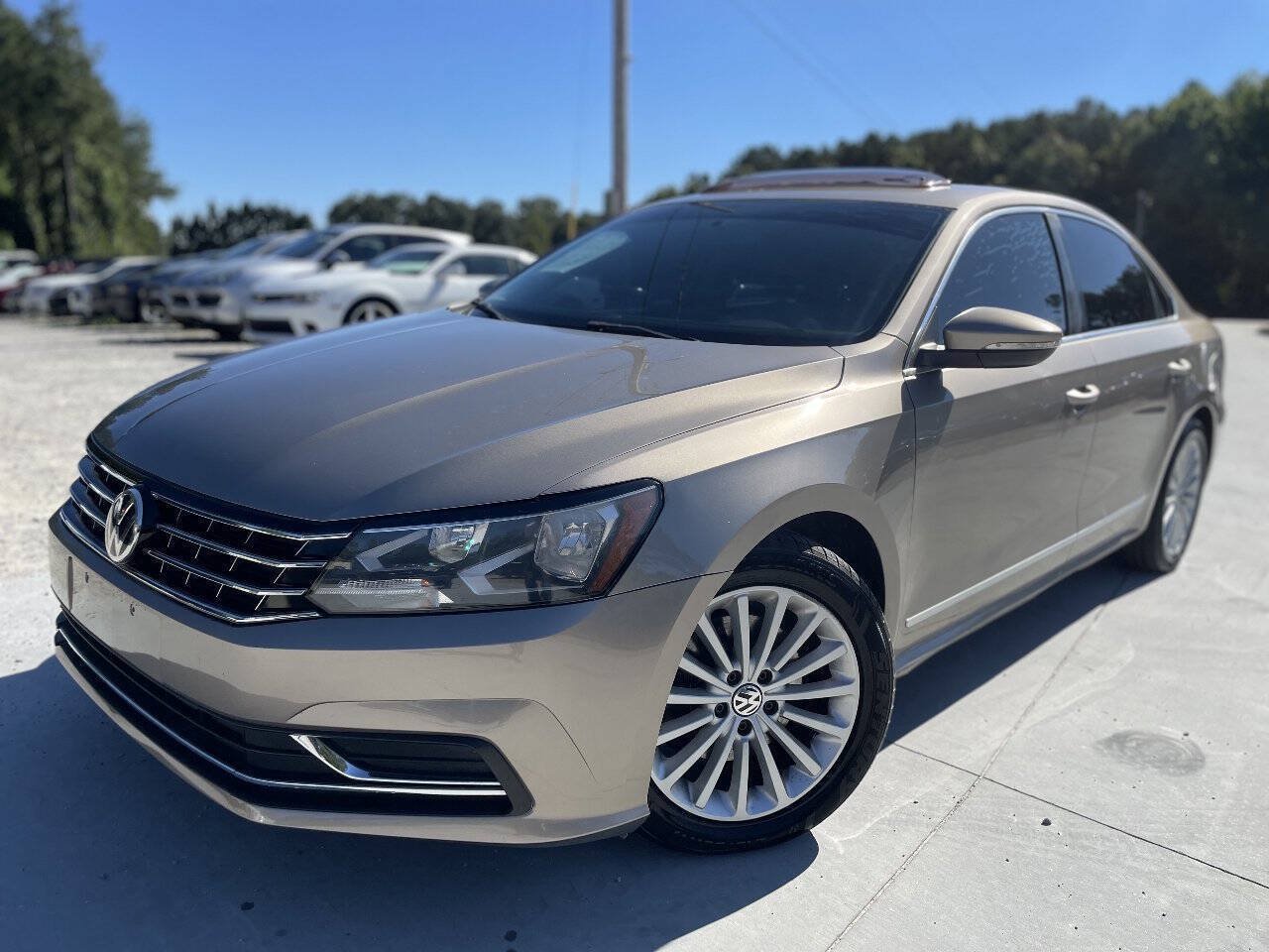 Used 2016 Volkswagen Passat 1.8T SE FWD image 3