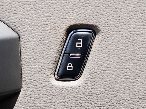 Used 2017 Ford F150 XLT image 15