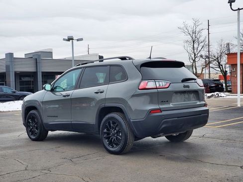 Used 2023 Jeep Cherokee Altitude Lux image 4