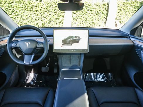 Used 2024 Tesla Model Y Long Range AWD/4WD image 12