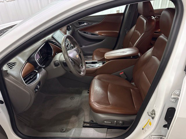 Used 2018 Chevrolet Malibu LT w/ Leather Package FWD image 22