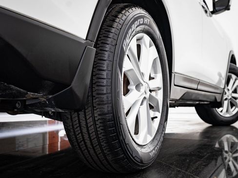 Used 2016 Nissan Rogue SV w/ SV Premium Package image 39