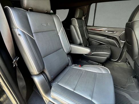 Used 2023 Cadillac Escalade ESV Premium Luxury AWD/4WD image 31
