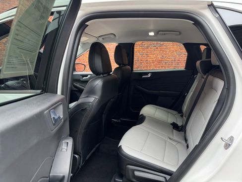 Certified 2025 Ford Escape SE FWD image 24