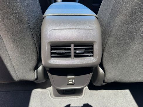 Used 2024 Chevrolet Equinox LT FWD image 27