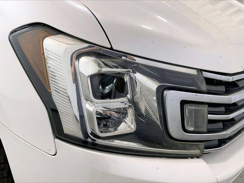 Used 2018 Ford Expedition XLT w/ Equipment Group 202A RWD image 12