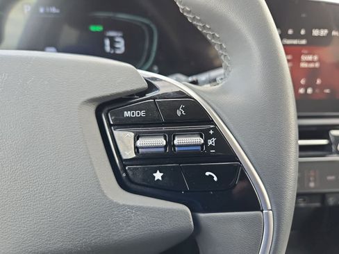Certified 2024 Kia Niro EX Touring FWD image 24