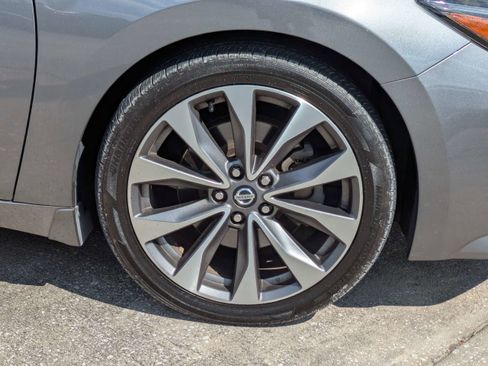 Used 2019 Nissan Maxima Platinum w/ Illumination Package FWD image 11