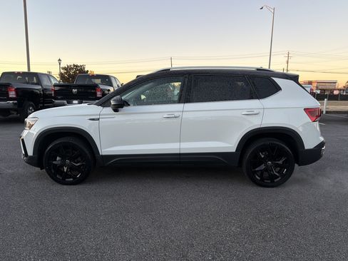 Used 2024 Volkswagen Taos SE image 8