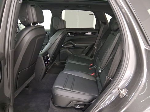 Used 2023 Porsche Cayenne E-Hybrid image 33