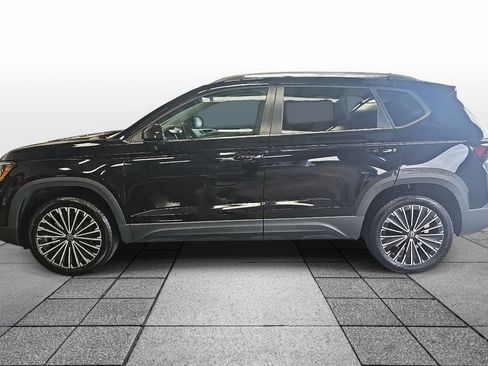 Used 2025 Volkswagen Taos SE FWD image 8