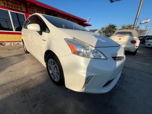 Used 2012 Toyota Prius V Three image 3
