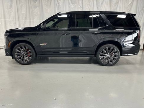 Used 2025 Cadillac Escalade V image 4