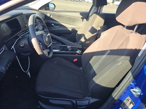 Used 2025 Hyundai Elantra Blue image 7