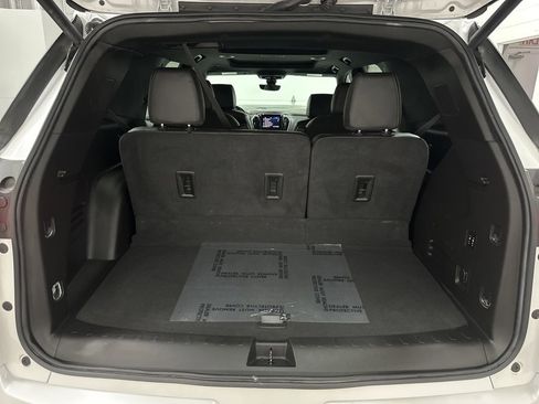 Used 2022 Chevrolet Traverse High Country image 41