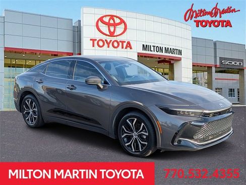 Used 2023 Toyota Crown Limited image 1