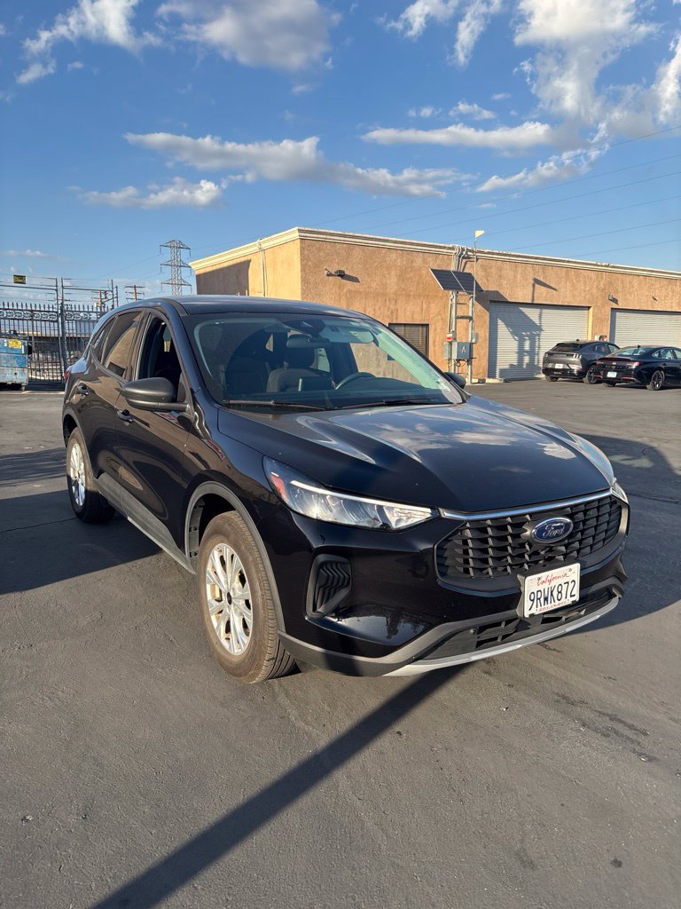 Used 2025 Ford Escape Active AWD/4WD image 2
