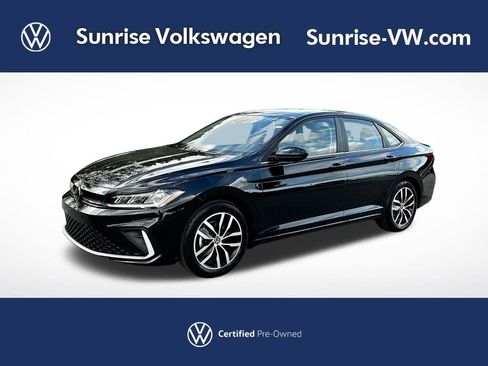 Used 2025 Volkswagen Jetta SE w/ Sunroof Package image 1