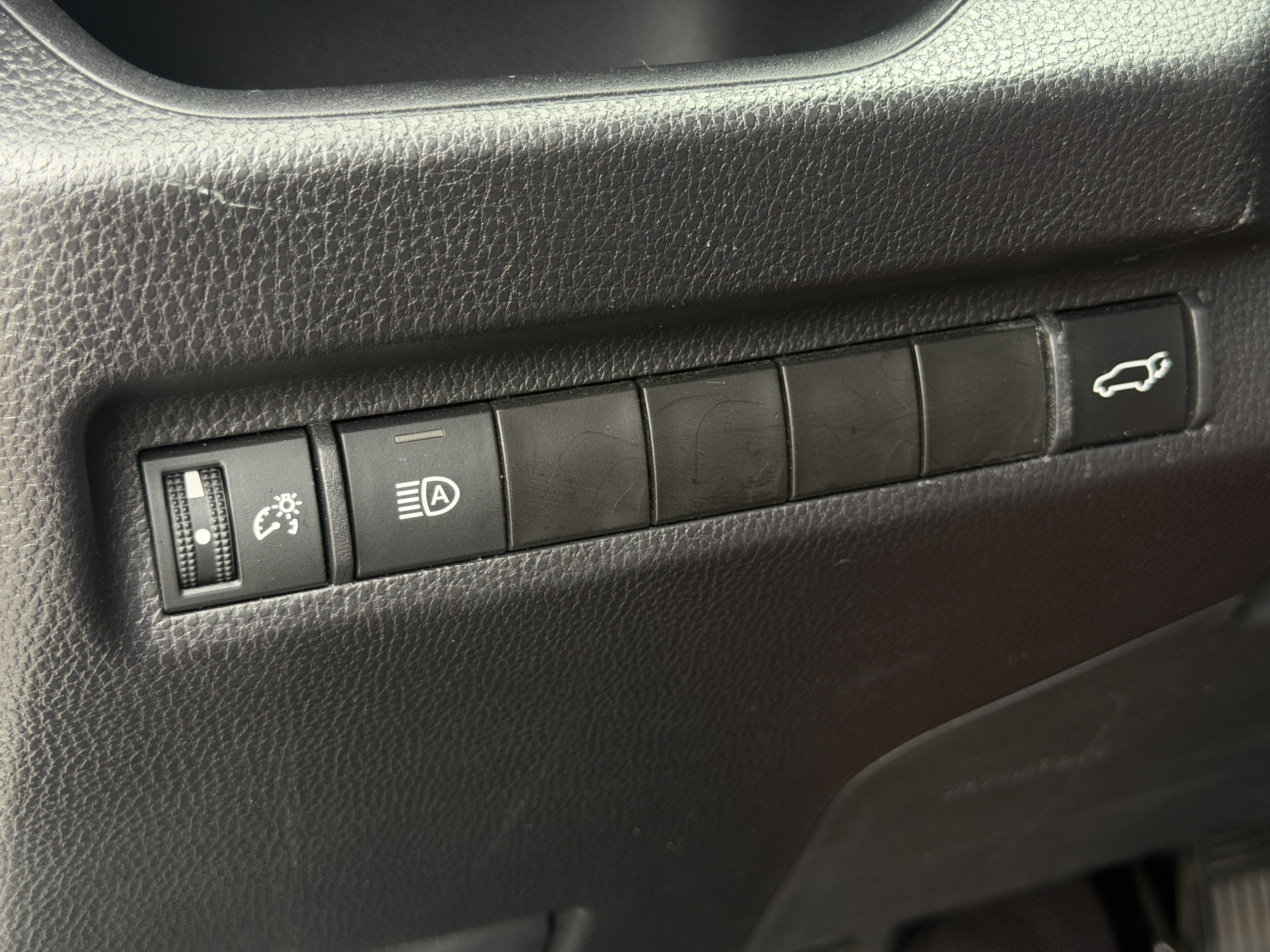 Used 2024 Toyota RAV4 XLE w/ Convenience Package FWD image 30