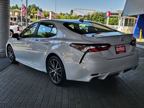 Used 2023 Toyota Camry SE w/ Cold Weather Package FWD image 7