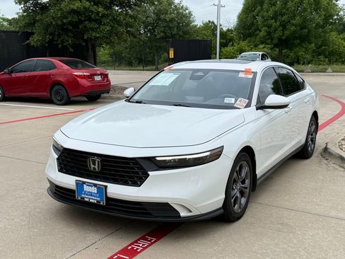 Used 2023 Honda Accord EX image 1