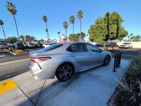 Used 2020 Toyota Camry SE image 24