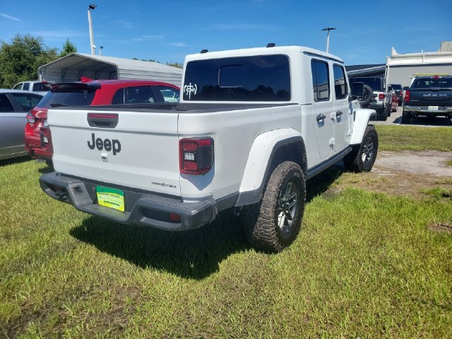 Used 2025 Jeep Gladiator Sport AWD/4WD image 3