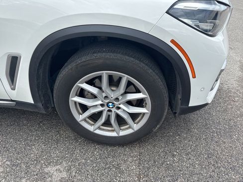 Used 2019 BMW X5 xDrive40i w/ Convenience Package AWD/4WD image 3