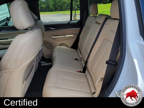 Used 2024 Jeep Grand Cherokee Limited RWD image 16