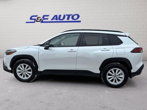 Used 2026 Toyota Corolla Cross LE w/ Moonroof Package image 2