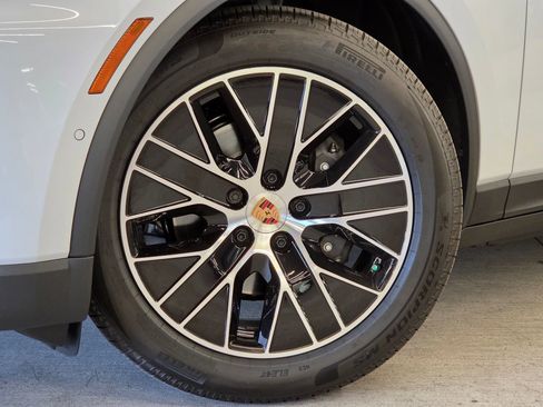 New 2026 Porsche Macan Electric RWD image 25