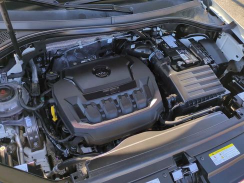 Used 2024 Volkswagen Tiguan SE image 29