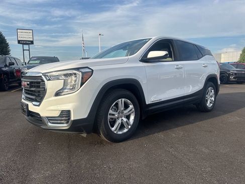 Used 2022 GMC Terrain SLE FWD image 2