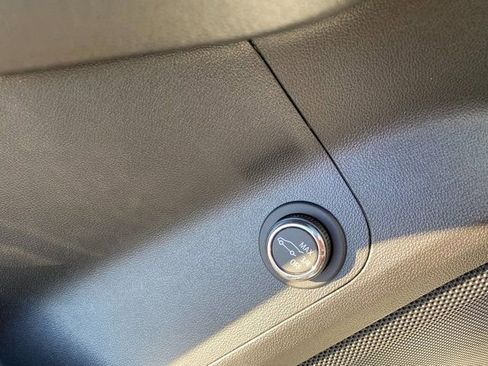 Used 2023 GMC Acadia SLE w/ Driver Convenience Package image 21