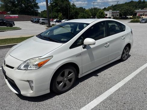Used 2015 Toyota Prius Persona Series FWD image 2