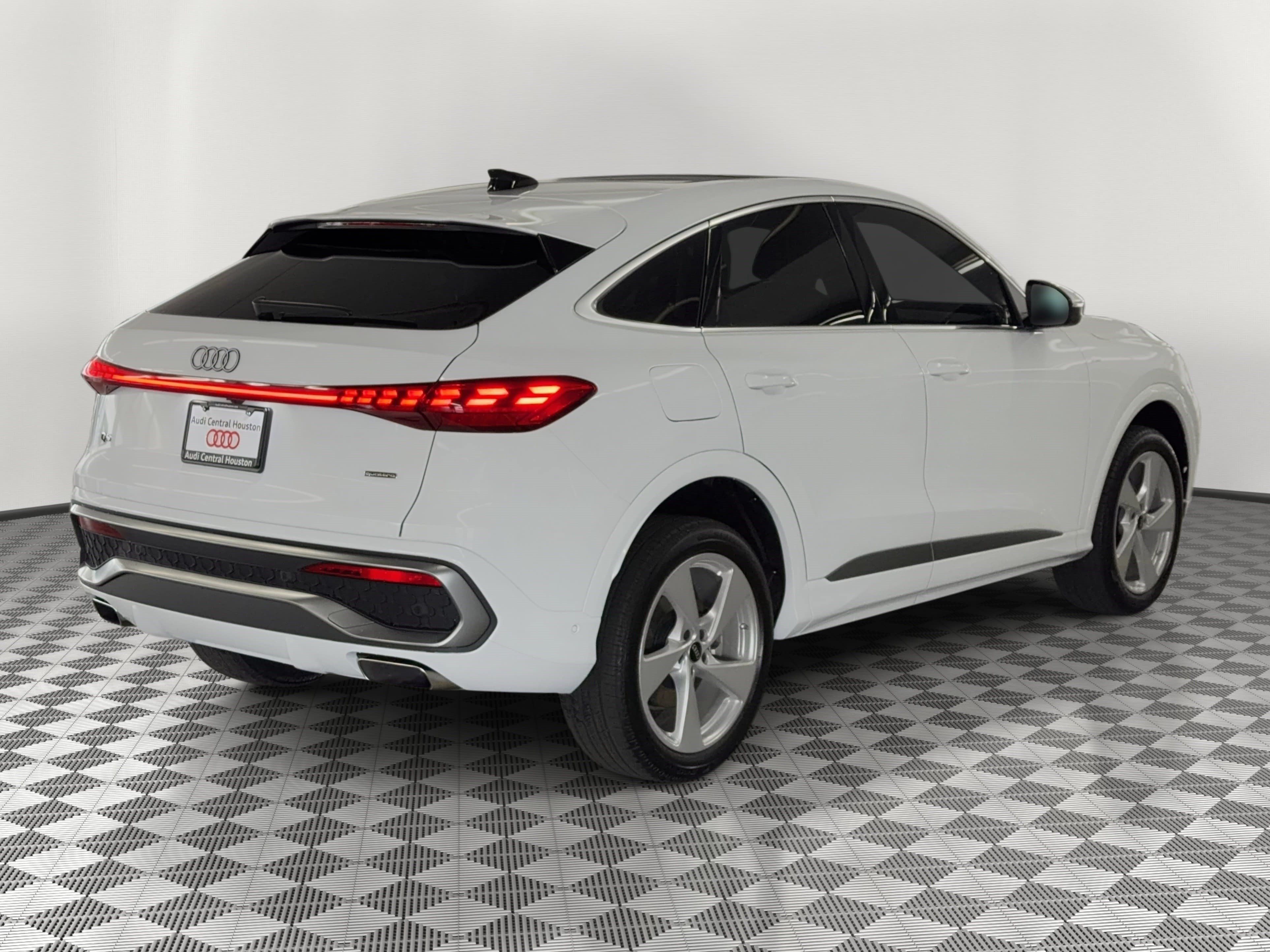 New 2026 Audi Q5 Premium Plus AWD/4WD image 9