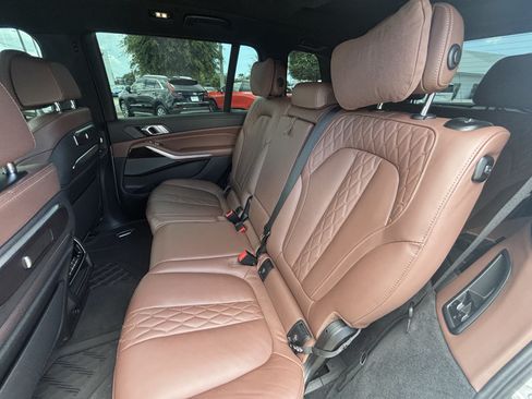 Used 2025 BMW X7 M60i AWD/4WD image 18