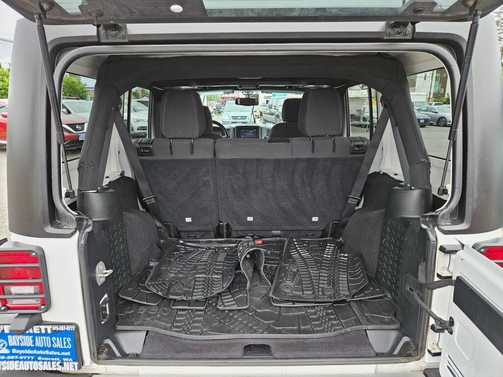 Used 2017 Jeep Wrangler Unlimited Sahara AWD/4WD image 10