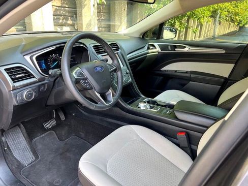 Used 2020 Ford Fusion SE w/ Equipment Group 151A image 16