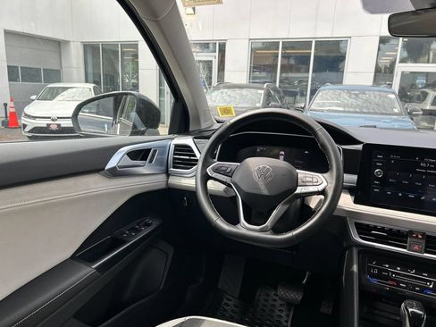 Used 2025 Volkswagen Taos SE AWD/4WD image 26