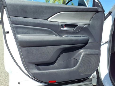 Certified 2025 Toyota Grand Highlander AWD image 16