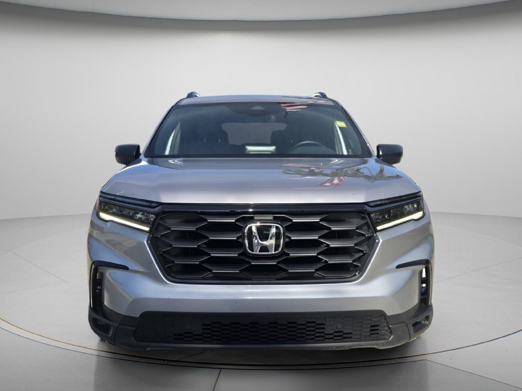 Used 2025 Honda Pilot Sport image 4
