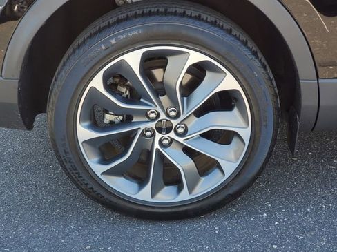 Used 2023 Lincoln Nautilus Reserve AWD/4WD image 5