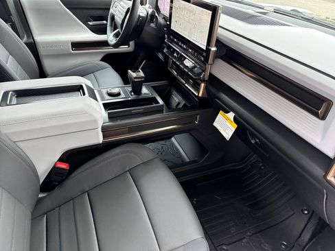Used 2025 GMC Hummer EV 2X w/ Extreme Off-Road Package AWD/4WD image 17